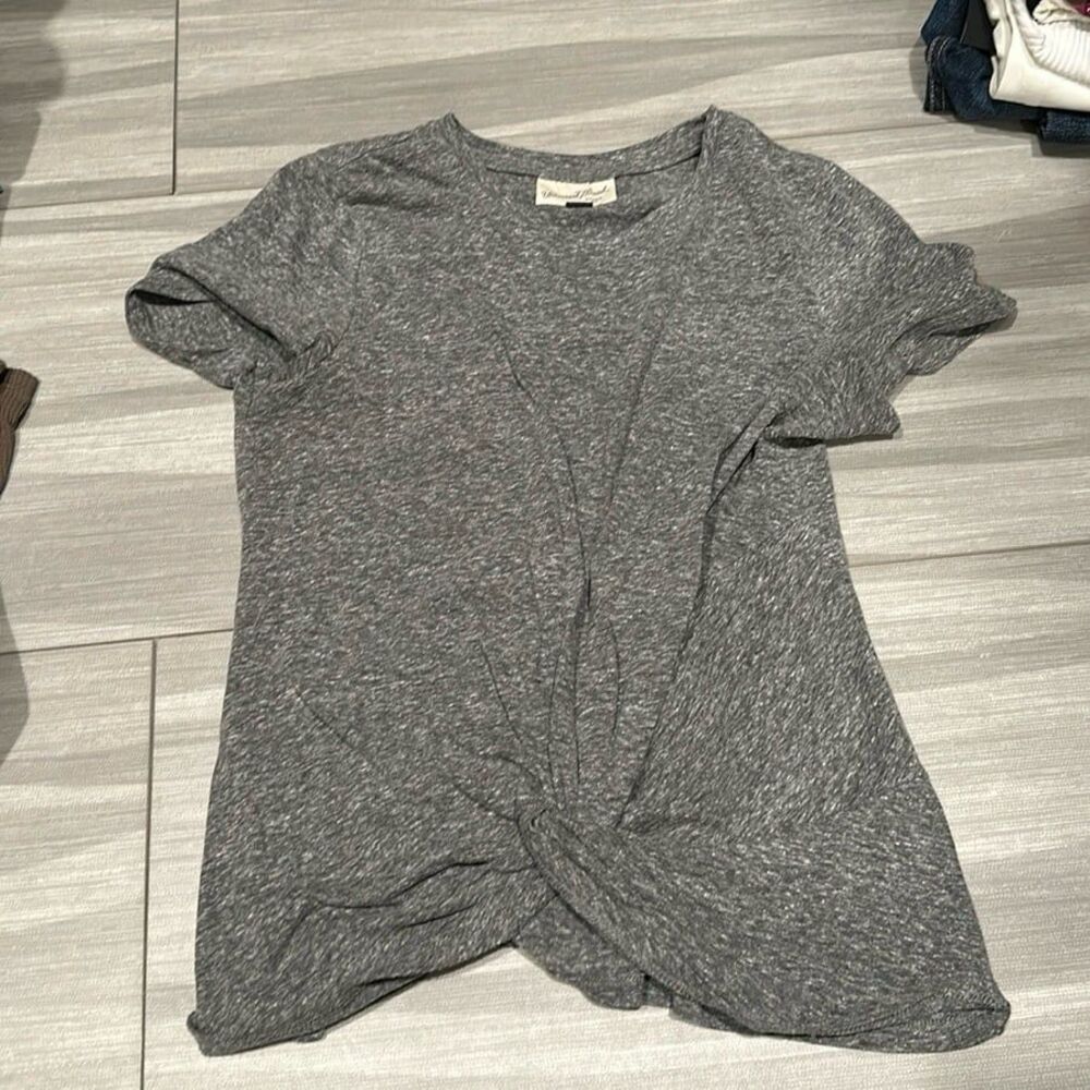 Universal Threads top